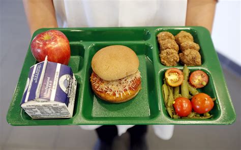 Editorial: Students need better, healthier meals at school
